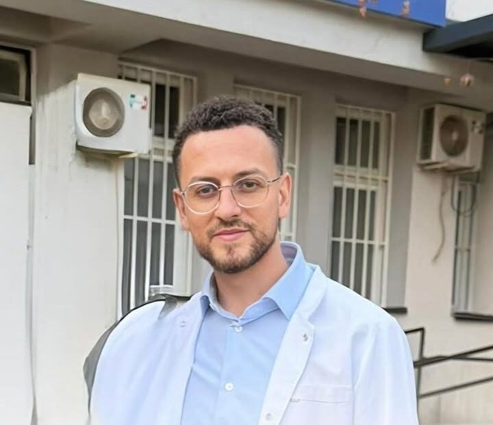 DR.