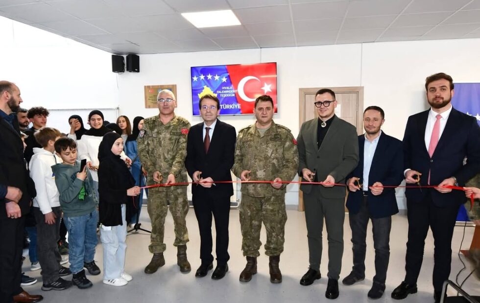 Turska donacija KFOR-a i CIMIC-a Univerzitetskoj školi u Restelici, modernizovala je obrazovne uslove u skolskim sredinama…