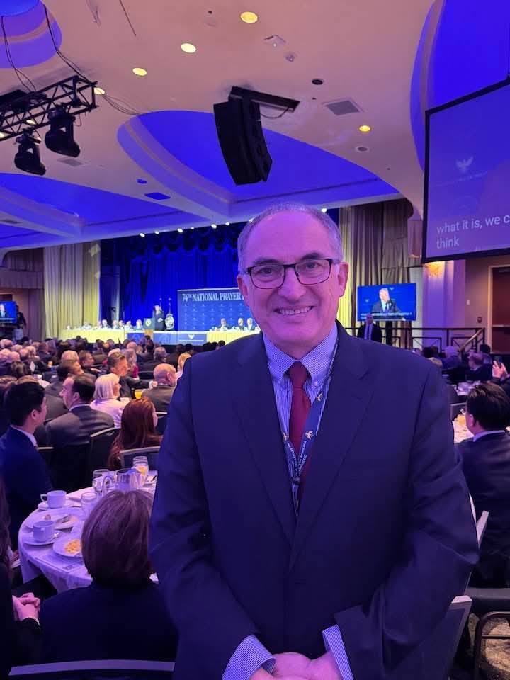 Predsednik Šaćir Totaj prisustvuje tradicionalnoj ceremonijiJutarnja molitva Braakfast u Vašingtonu DC predsedavajući Ko…