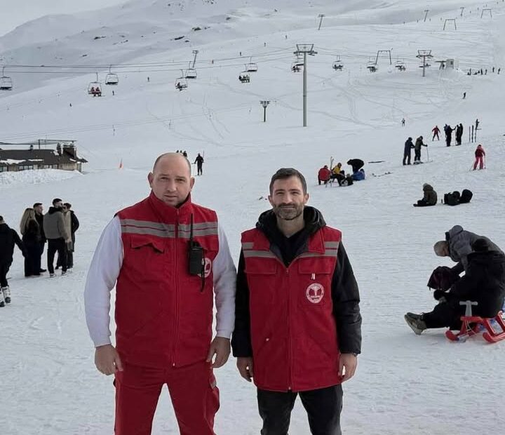 Hitna pomoć Dragaša na službi skijaša u Brodu: nema mesta za zabrinutost da se osigura bezbednost i sveca…