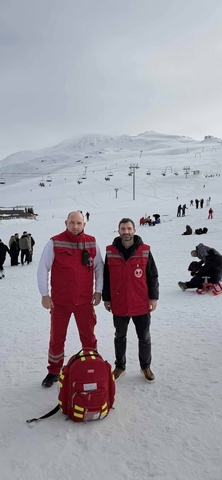 Hitna pomoć Dragaša na službi skijaša u Brodu: nema mesta za zabrinutost da se osigura bezbednost i sveca…