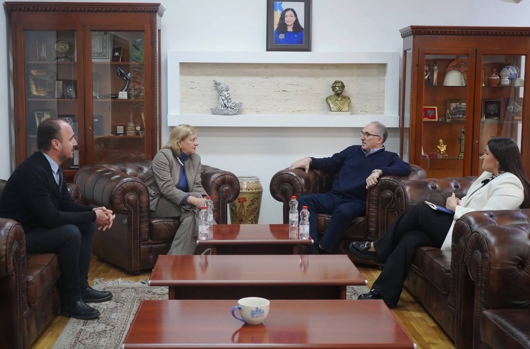 Gradonačelnik Prizrena sastao se sa direktorkom NDI Nensi Soderberg, gradonačelnikom Prizrena Šaćirom Totajom…