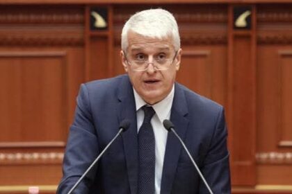 Majko: Proces u Hagu iskrivljuje Kosovski rat i vređa akciju bivšeg zapadnog premijera Albanije Pana…