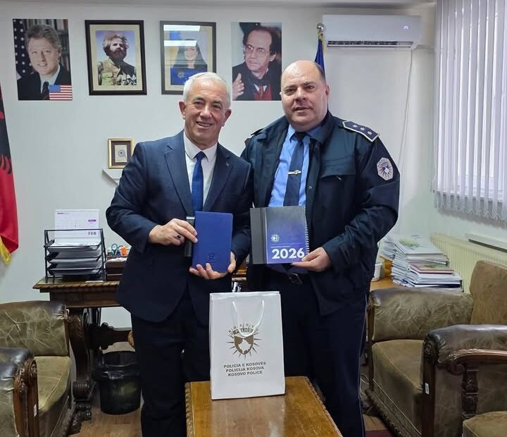 Lideri policije posećuju Dragašovog predsednika za unapređivanje drugog terma Dragaša ] predsedavajućeg D komisije…