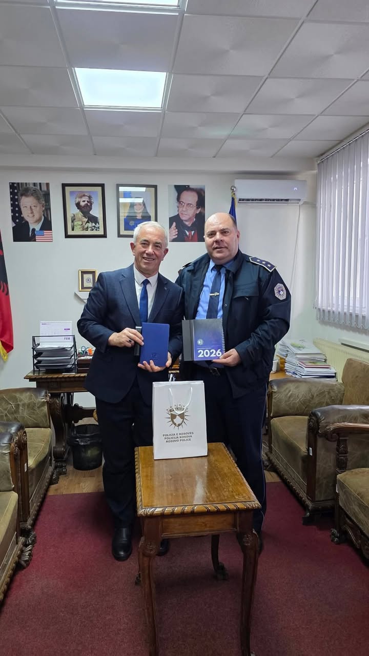 Lideri policije posećuju Dragašovog predsednika za unapređivanje drugog terma Dragaša ] predsedavajućeg D komisije…