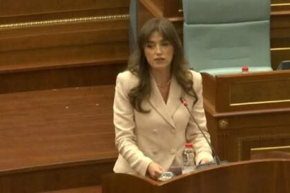 Zastupnik pokreta Vetevendosje, Albulen Haxhiu, izabran je…