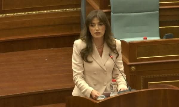 Zastupnik pokreta Vetevendosje, Albulen Haxhiu, izabran je…