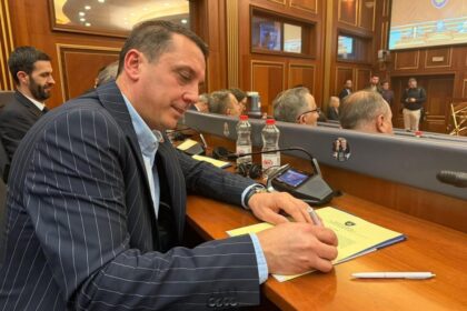 Setite se Gašijevih zaveta kao zamenika: iskreno æu služiti graðanima, a zemlja se setite da je Gaši danas položio zakletvu…