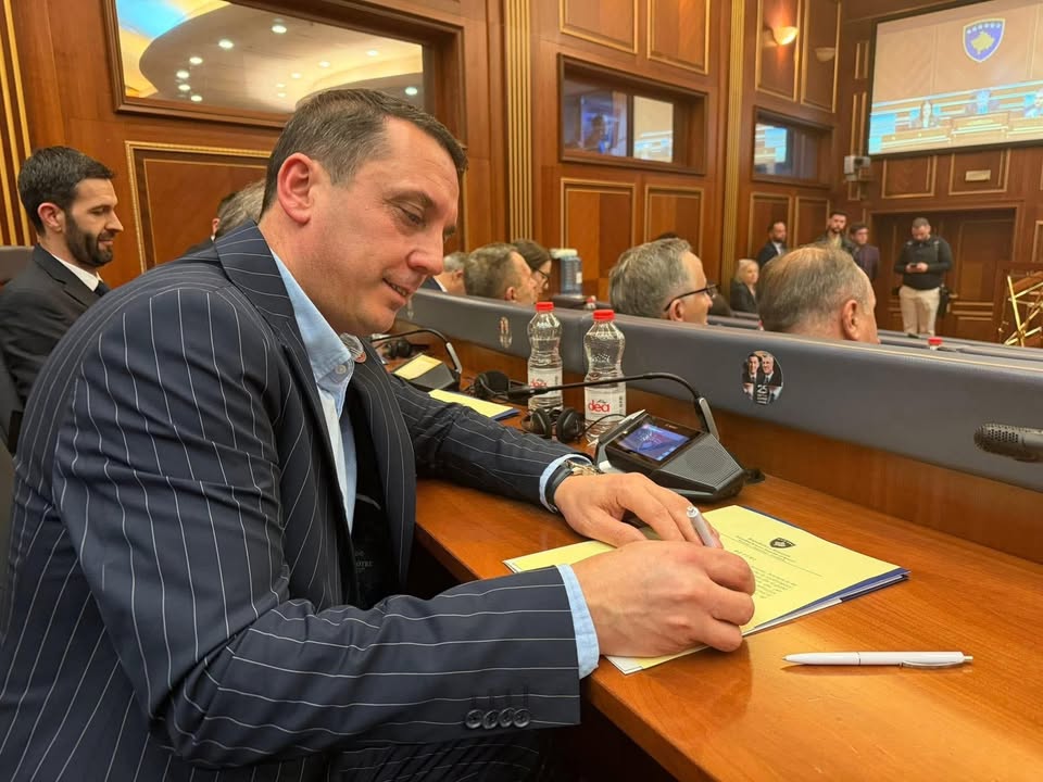 Setite se Gašijevih zaveta kao zamenika: iskreno æu služiti graðanima, a zemlja se setite da je Gaši danas položio zakletvu…