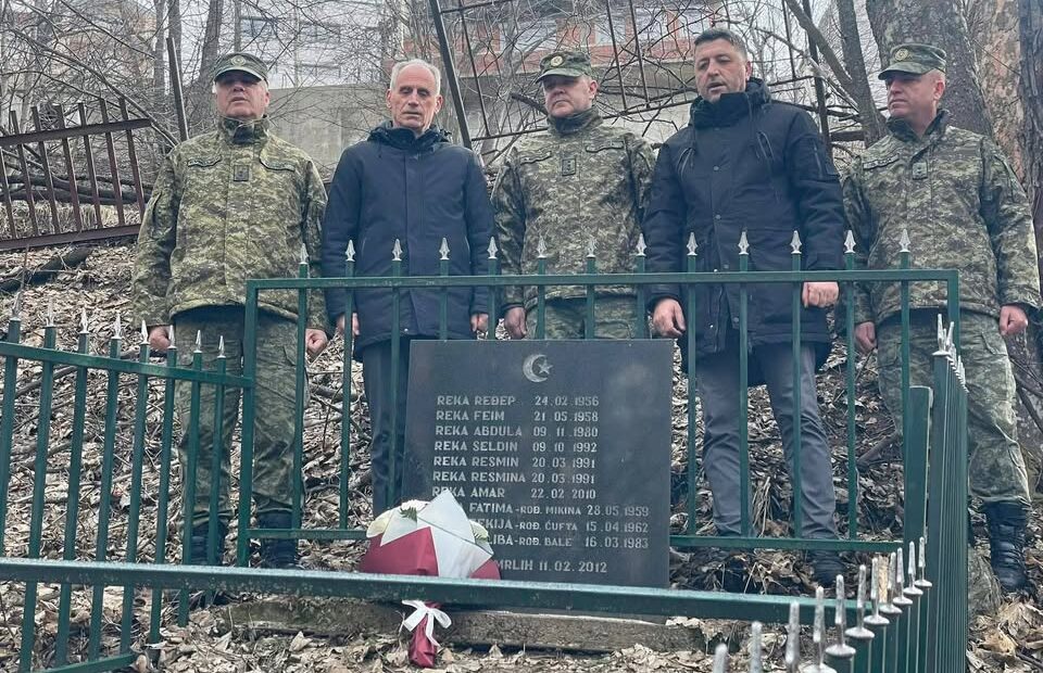 KSF obeležava žrtve tragične lavine iz 2012. godine u Kosovskim bezbednosnim snagama (KSF) odane počast i …