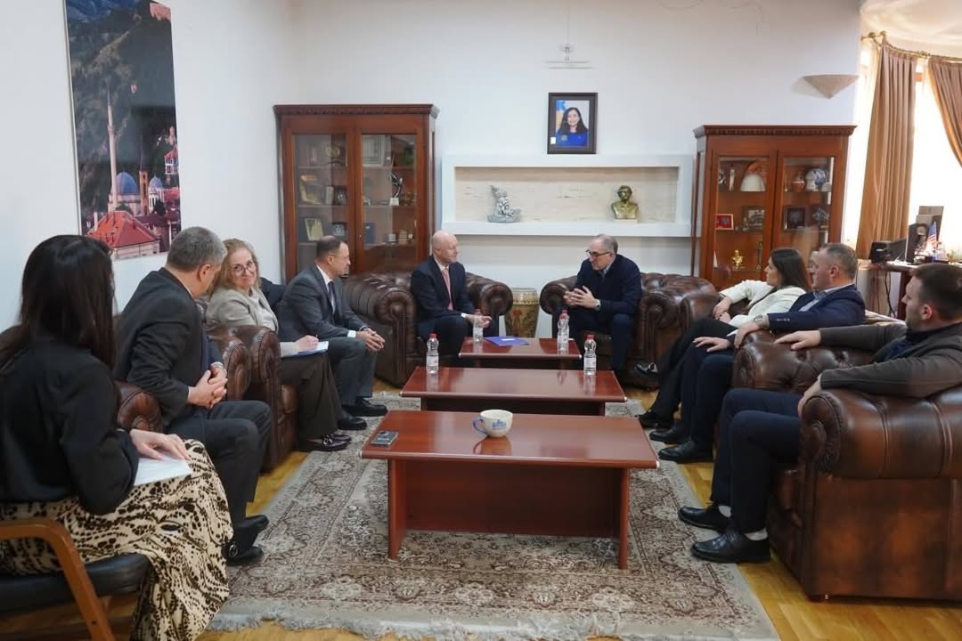 Prizren pokreće projekat jačanja energetske efikasnosti u 43 javne zgrade, gradonačelnika Prizrenske opštine S…