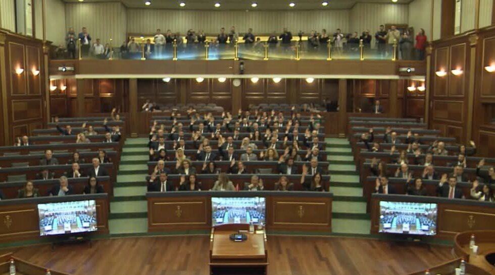 Rezolucija o suđenju u Hagu prelazi na Parlament, DSK ne učestvuje na glasanju koje je Parlament Republike Kosovo odobrio …