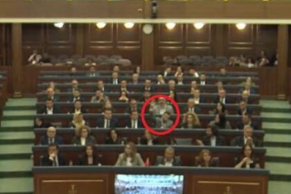 Zamenik VV glasa protiv rezolucije Haškog suda Parlament Republike Kosovo je odobrio 90 glasova za…