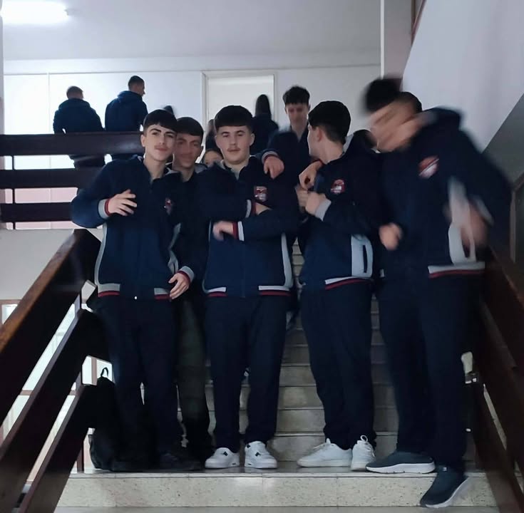 Školske uniforme stižu u SHML Ruždzi Berisha, učenici su primorani da ih nose iz školske zajednice u ponedeljak…