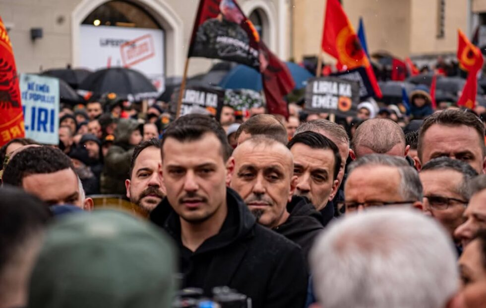 Sin bivšeg predsednika Hašima Tačija, Endru, bio je prisutan u današnjem principu pravde, a ne politike.