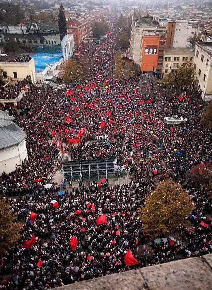 Visok pogled na martovsku pravdu, a ne na politiku na trgu Skenderbeu.