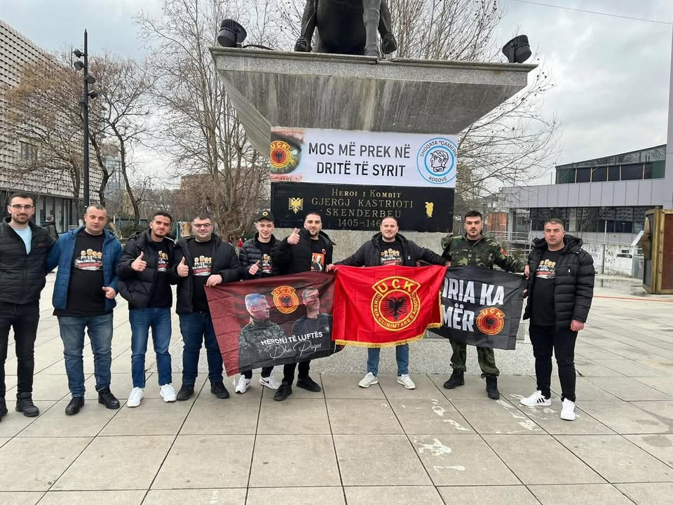 Mladi ljudi iz porodice Avdullahu iz KUK-a na maršu Pravda, a ne politika, mladi iz porodice Avdullahu iz f…