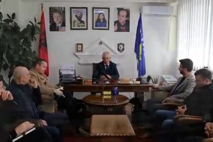 Dragaš: Sastanak opstinskevlasti sa odlukama o stanovanju, pčelama i infrastrukturi protiv požara u Dragašu, …