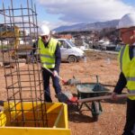 Vendoset gurthemeli për ndërtimin e 50 shtëpive për familjet në asistencë sociale në Prizren Kryetari i Komunës së Pr…