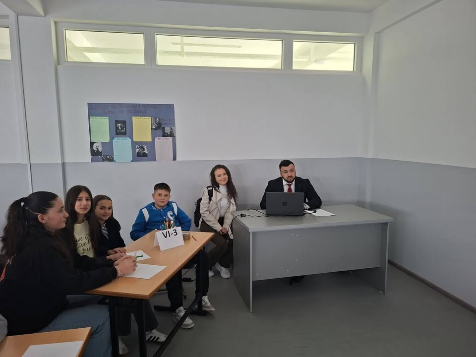 Konkurentska atmosfera i znanje u Kviznosu Diturije… u Lapušniku uèenici VICIX razreda FMFA Šoban Šabani…