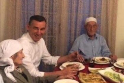 To je bio poslednji iftar Kadrija Veselina sa roditeljima pre odlaska u Hag © Dragash Info