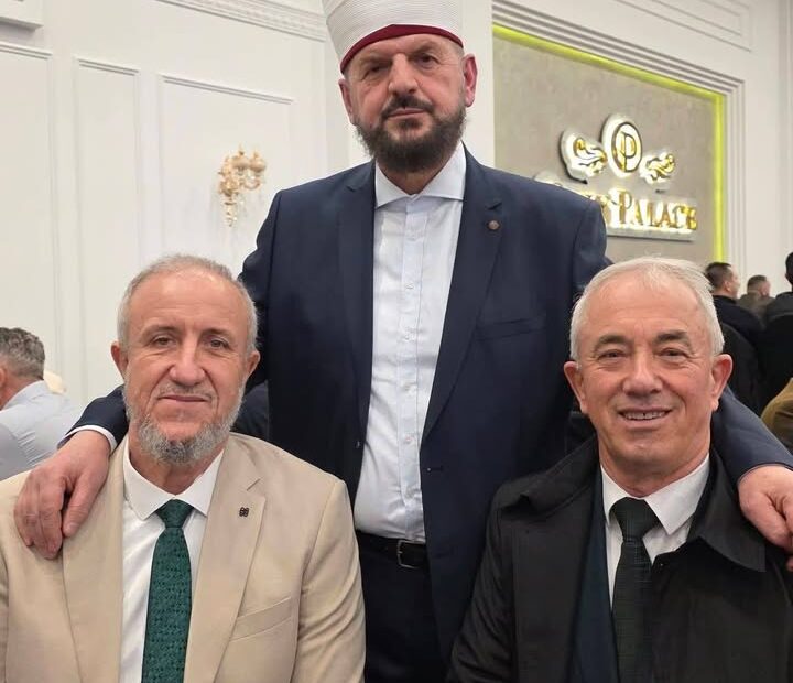 Gradonačelnik Dragaša Bešet Kšeladini učestvuje u Iftaru sa vernicima sa svih strana albanskog tla, gradonačelnikom Komuna…