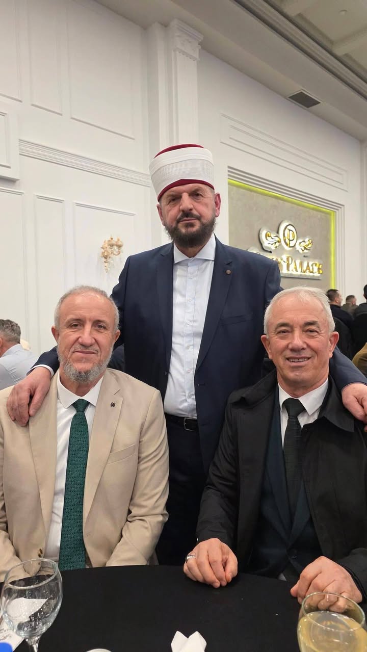 Gradonačelnik Dragaša Bešet Kšeladini učestvuje u Iftaru sa vernicima sa svih strana albanskog tla, gradonačelnikom Komuna…