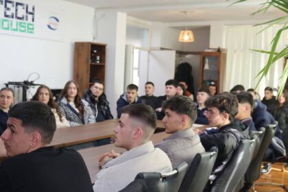 Obuka o prelaznoj pravdi u NVO AVOCO na obuci koju su organizovali Ministarstvo pravde i K…