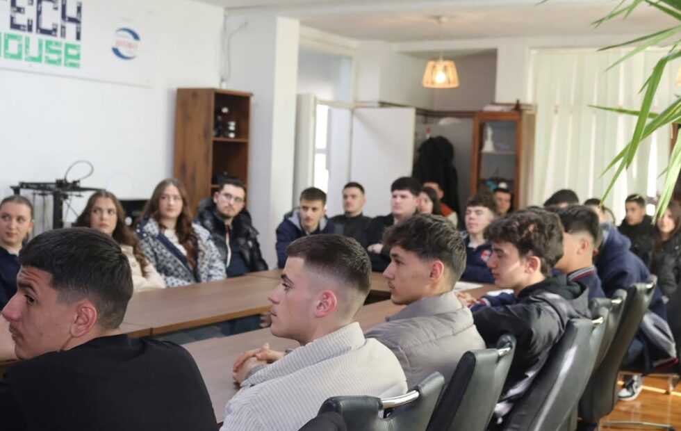 Obuka o prelaznoj pravdi u NVO AVOCO na obuci koju su organizovali Ministarstvo pravde i K…