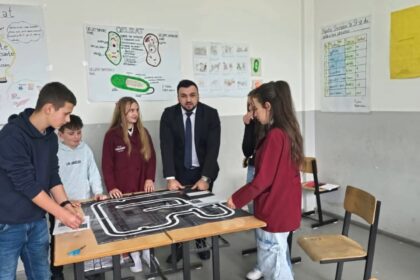 Školski tim Lapusnik Šaban Šabanir stiže na maksimalne bodove u trci robotike