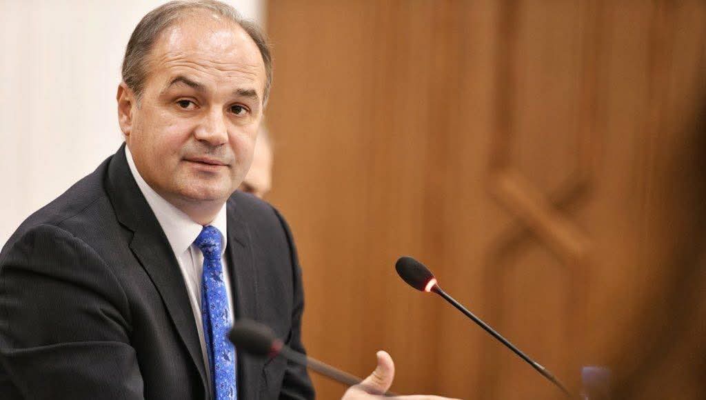 Hodžaj kritikuje Kurta i Osmana: Ugljen nade pretvorio se u osu zla