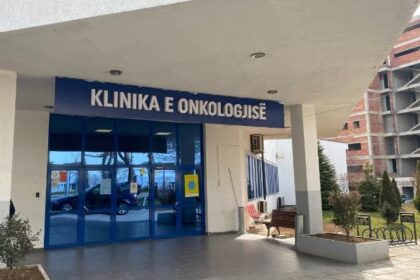 Shoqata e Onkologëve të Kosovës ngre shqetësim për gjendjen e shërbimeve onkologjike në vend