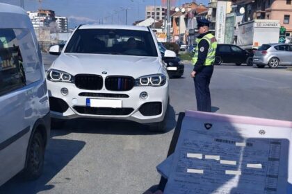 Policia shton kontrollet në Prizren: Rripi i sigurimit shpëton jetë
