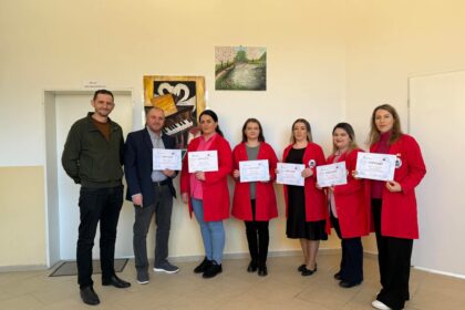 Mësimdhënësit e SHFMU “Ulina” në Kosavë përfundojnë me sukses trajnimin për programe kompjuterike