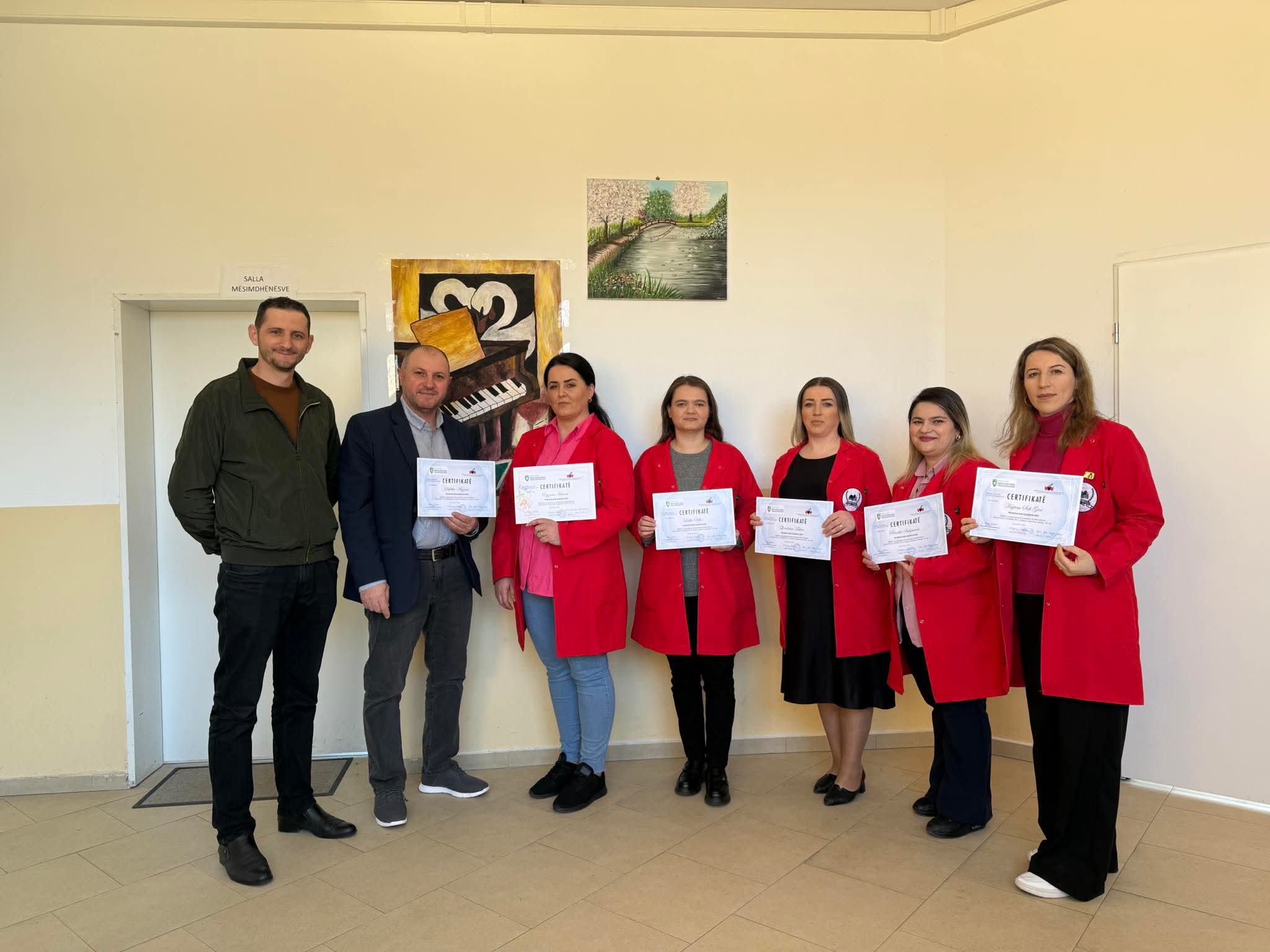 Mësimdhënësit e SHFMU “Ulina” në Kosavë përfundojnë me sukses trajnimin për programe kompjuterike