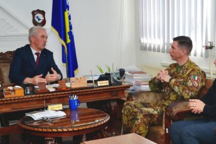 Bexhet Xheladini pret në takim Komandantin e ri të KFOR-it për Rajonin Perëndimor