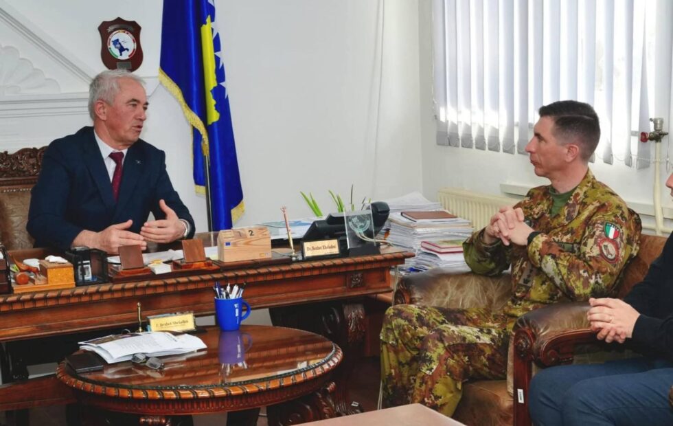 Bexhet Xheladini pret në takim Komandantin e ri të KFOR-it për Rajonin Perëndimor