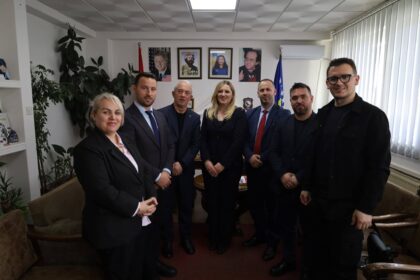 Zyrtarë nga Kaçaniku vizitojnë Dragashin për t’u njohur me projektin e ujësjellësit