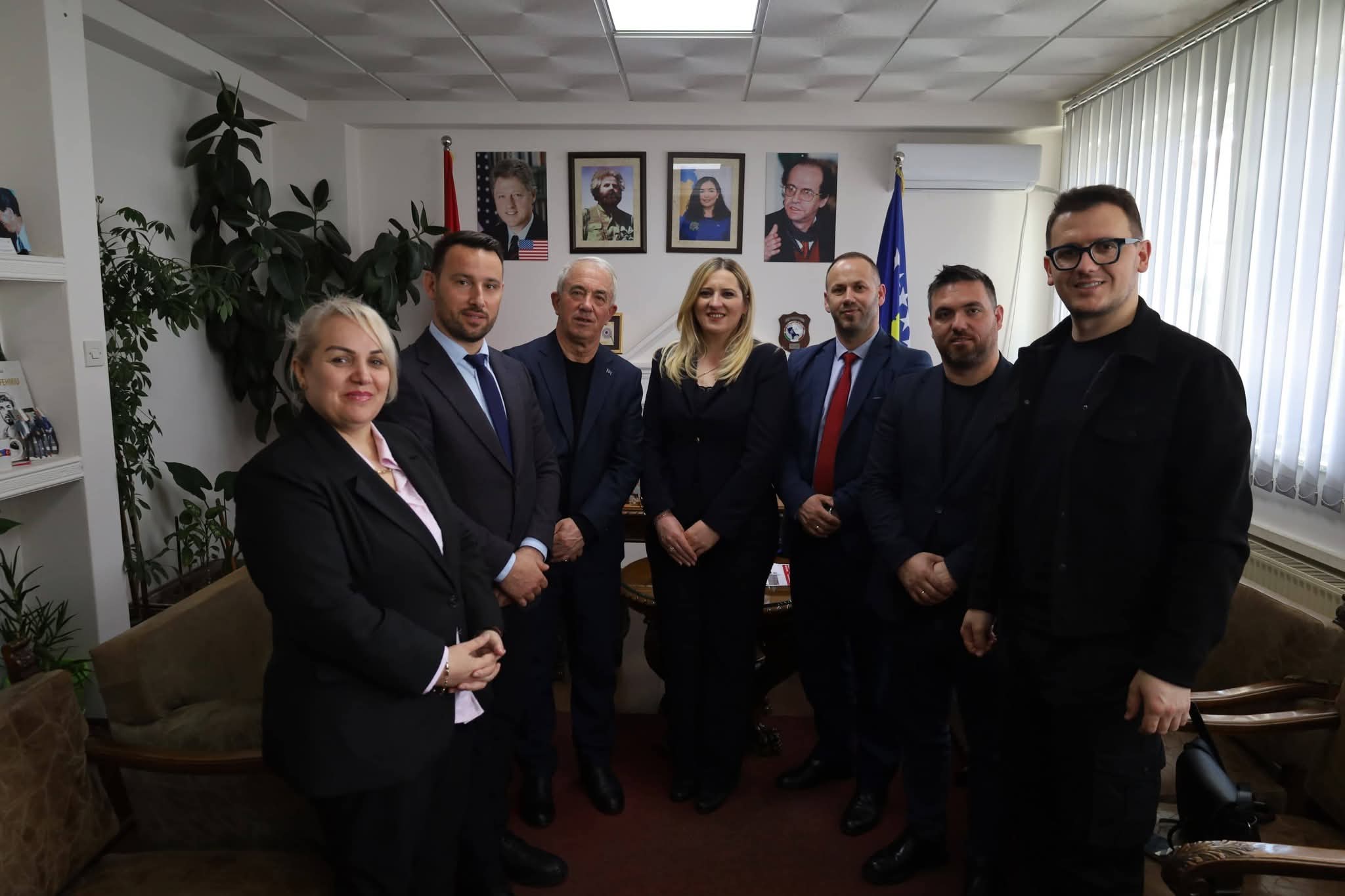 Zyrtarë nga Kaçaniku vizitojnë Dragashin për t’u njohur me projektin e ujësjellësit