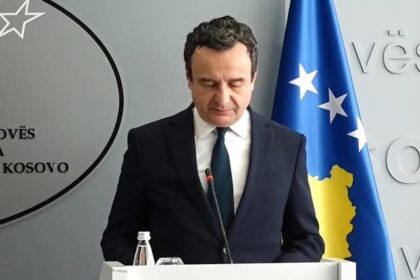 Kurti: Leje të përkohshme qëndrimi për 12 muaj për studentët dhe punëtorët serbë