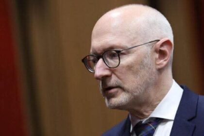 Ambasadori francez për Ligjin për të Huajt: Veprimet të mos ndikojnë negativisht te serbët në Kosovë