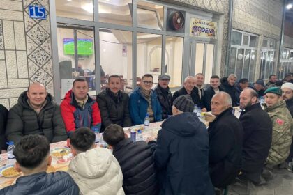 Bexhet Xheladini merr pjesë në iftar të përbashkët me banorët e Restelicës