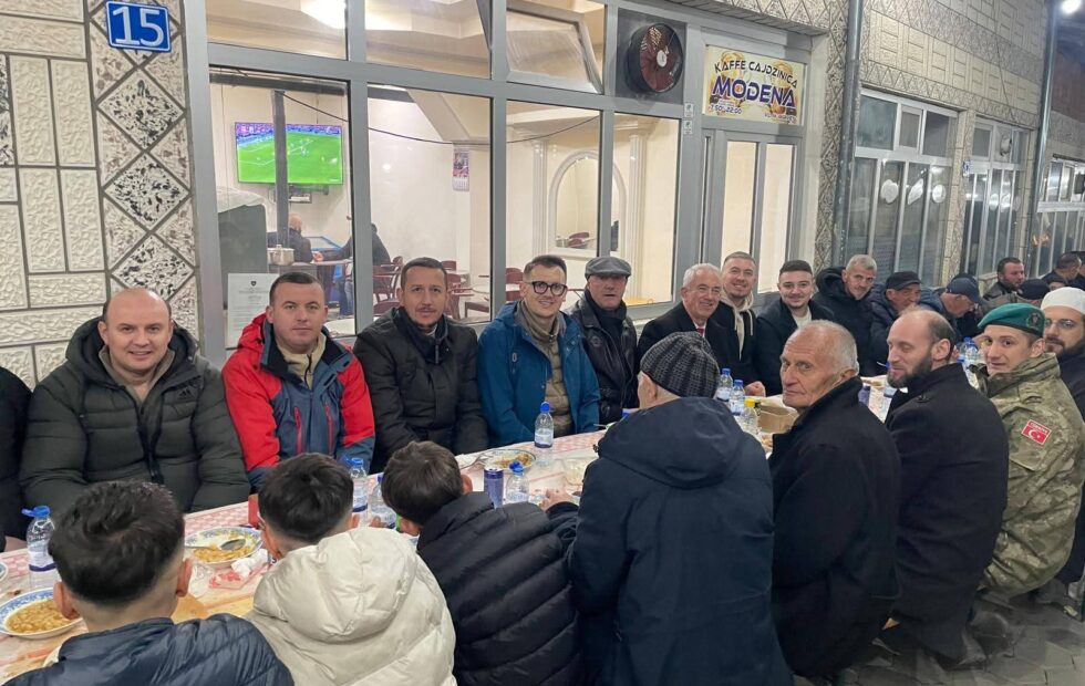 Bexhet Xheladini merr pjesë në iftar të përbashkët me banorët e Restelicës