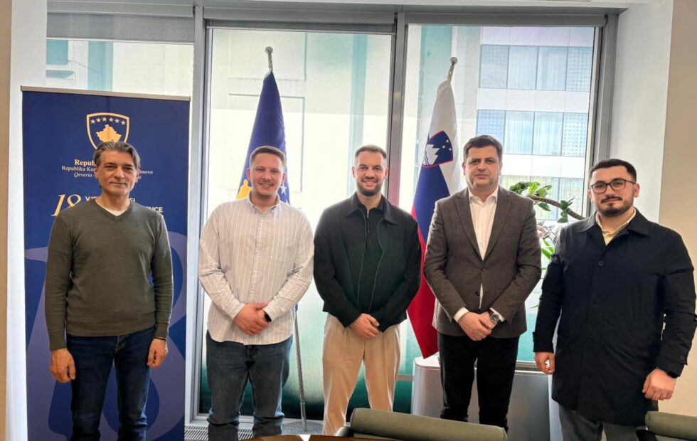 Mjekë nga Kosova në doktoraturë në Slloveni, priten në Ambasadën e Kosovës