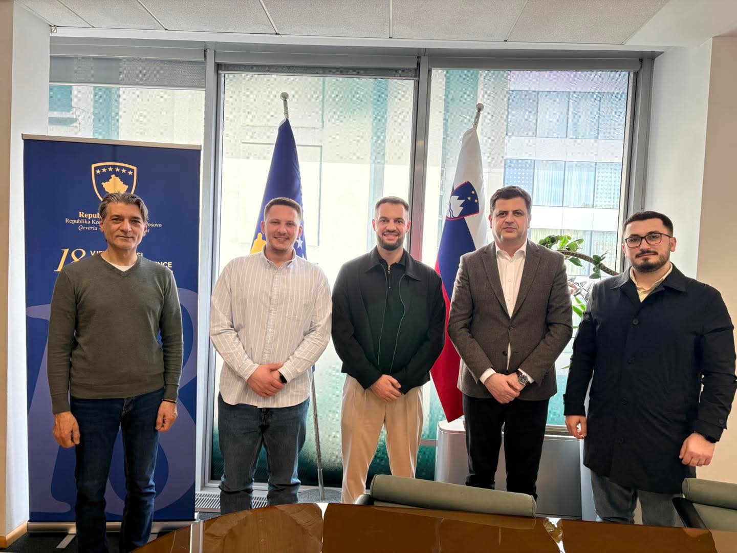 Mjekë nga Kosova në doktoraturë në Slloveni, priten në Ambasadën e Kosovës