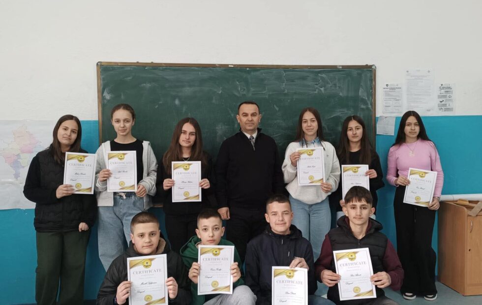 Nxënëset e SHFMU “Fetah Sylejmani” shkëlqejnë në Spelling Bee, Meleke Kajbe siguron finalen në Prishtinë