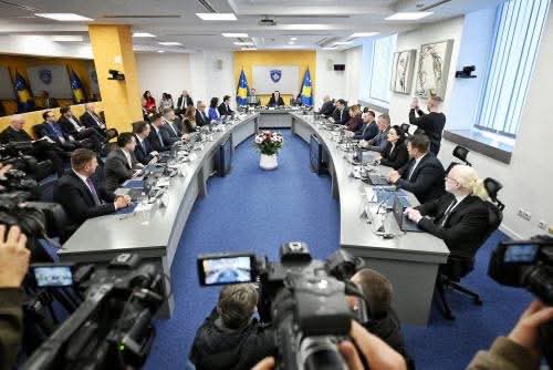 Tahiri: 453 të emëruar politikisht, Qeveria Kurti me kabinetin më të madh në rajon