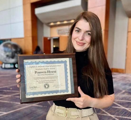 Astronomja kosovare Pranvera Hyseni nderohet me çmim prestigjioz në SHBA