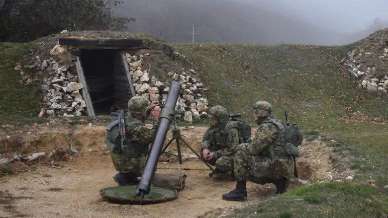 Ushtria serbe stërvitet pranë kufirit me Kosovën, kërkohet reagim institucional