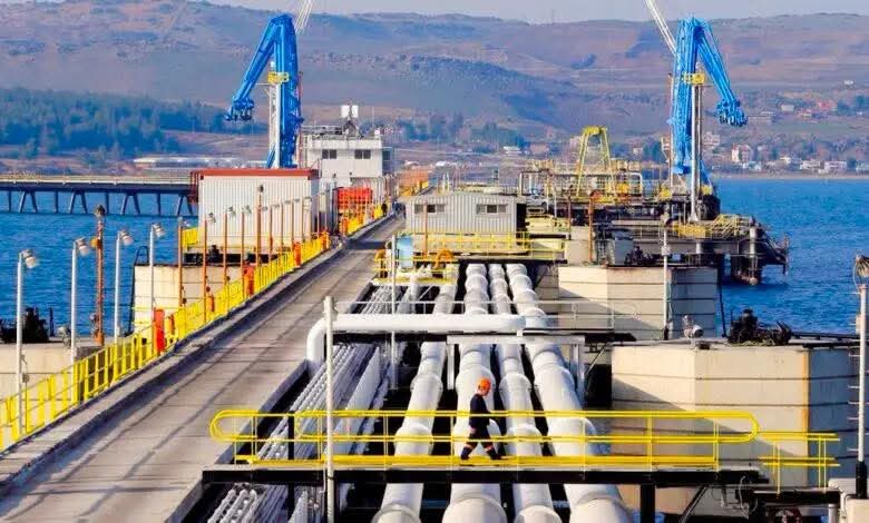 Iraku rifillon eksportin e naftës përmes Turqisë, marrëveshje me administratën kurde